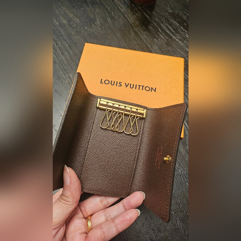 Louis Vuitton DAMIER 6 KEY HOLDER - Picture 3 of 6